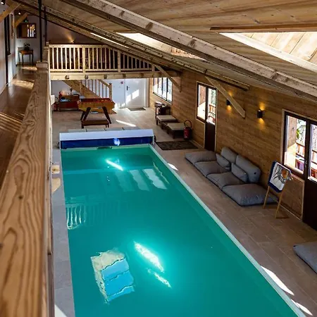 Grand Convivial Avec Sa Piscine Interieure